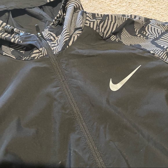 NIKE | Essential Flash Reflective Running Jacket | Size S | Black - Picture 6 of 7